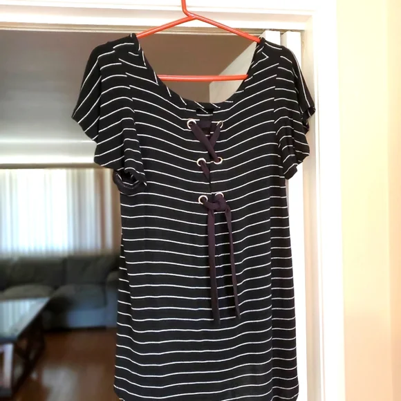 Woman's Casual Top - Picture 2 of 5